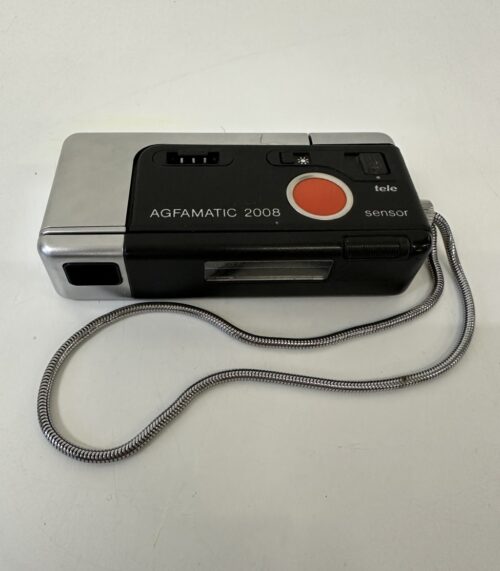 Vintage Agfa AGFAMATIC 2008 Kompaktkamera mit rotem Ausloeser