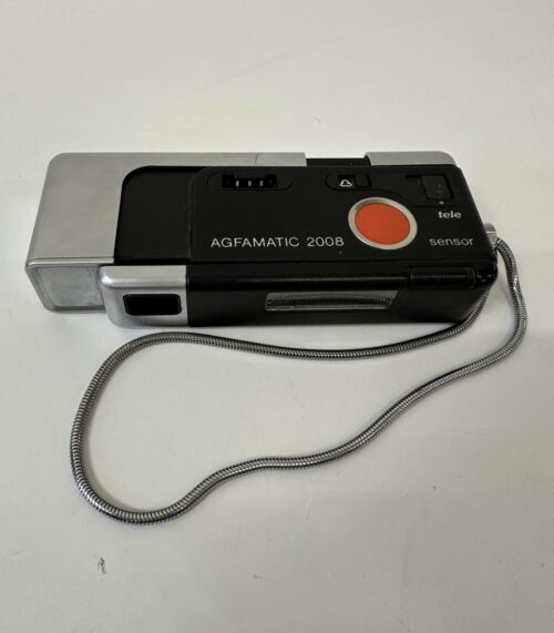 Vintage Agfa AGFAMATIC 2008 Kompaktkamera mit rotem Ausloeser