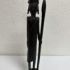 Vintage afrikanische Holzfigur in Schwarz mit Speer