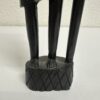Vintage afrikanische Holzfigur in Schwarz mit Speer
