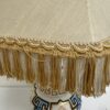 Vintage Tischlampe mit Fransenschirm und Keramikfuss