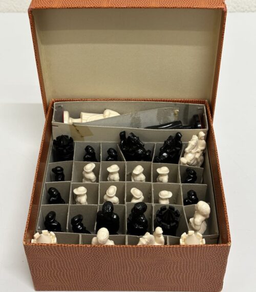 Schachfiguren Set mit Box aus Kunststoff klassisch