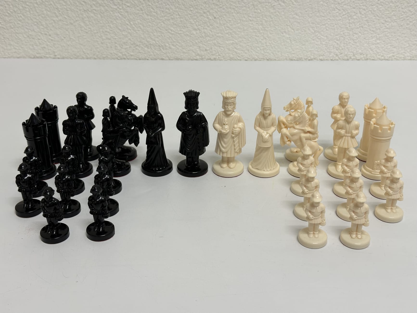 Schachfiguren Set mit Box aus Kunststoff klassisch