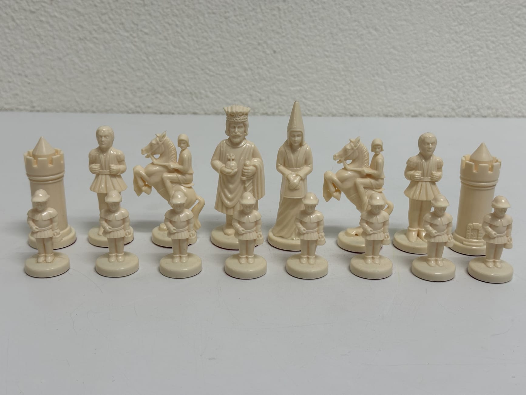 Schachfiguren Set mit Box aus Kunststoff klassisch