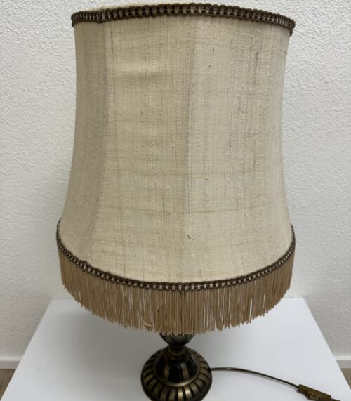Vintage Tischlampe mit Stoffschirm und Fransenrand