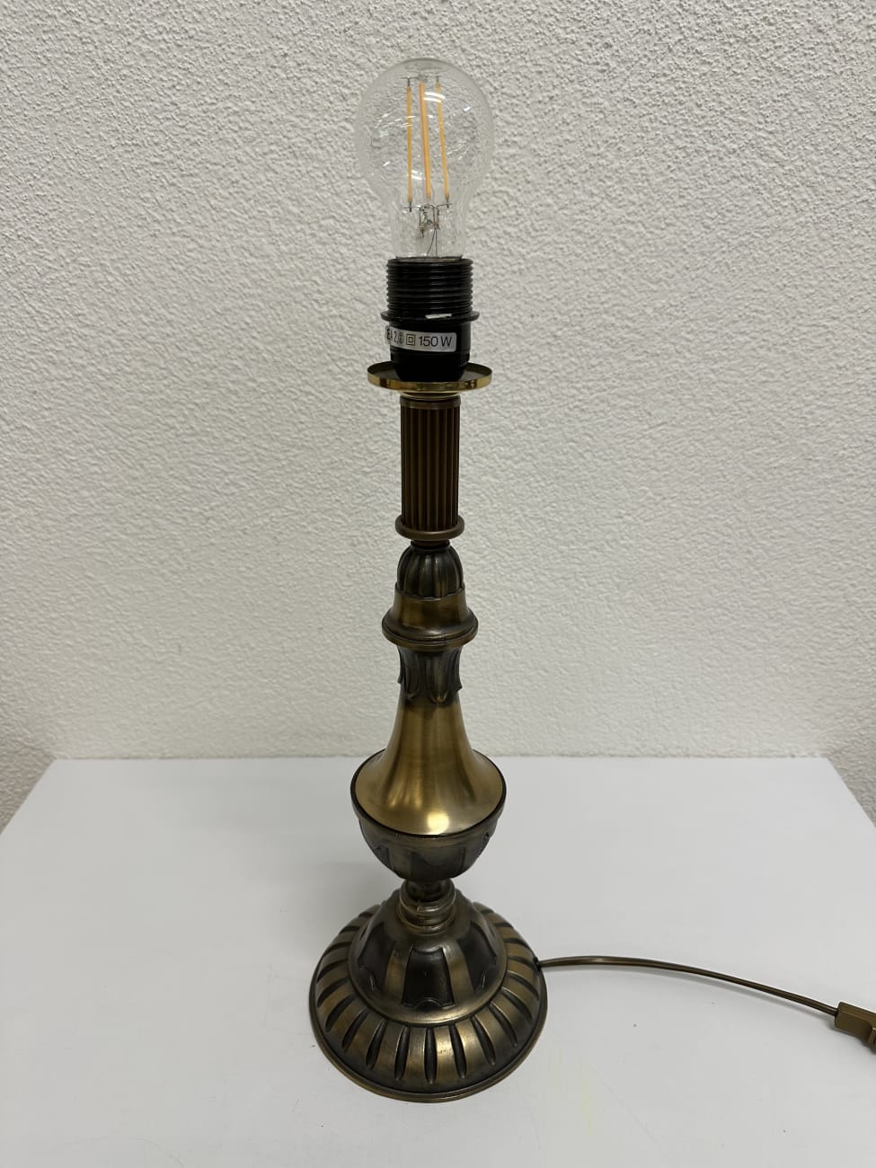 Vintage Tischlampe mit Stoffschirm und Fransenrand