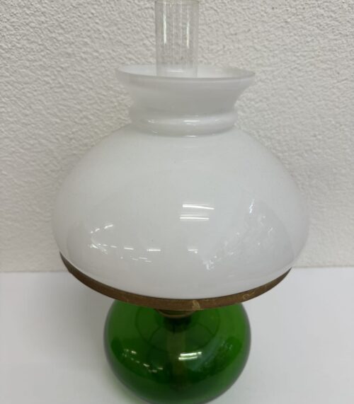 Vintage Tischlampe aus grünem Glas mit weissem Schirm