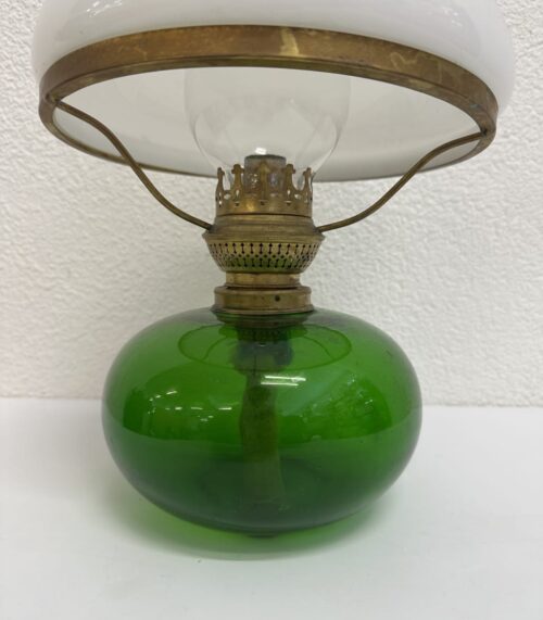 Vintage Tischlampe aus grünem Glas mit weissem Schirm