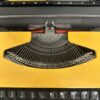 Vintage Schreibmaschine M-OFFICE 1200 in Gelb tragbar