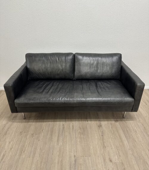 Vintage Designer 2-Sitzer Ledersofa in Schwarz mit Chromfüssen