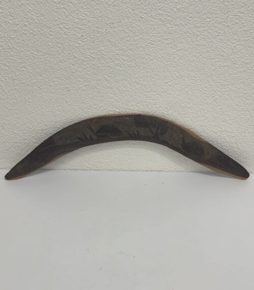 Holz Boomerang mit eingravierten Motiven