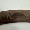 Holz Boomerang mit eingravierten Motiven