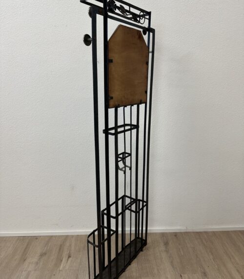 Wandspiegel mit Metallrahmen und Ablage