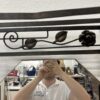 Wandspiegel mit Metallrahmen und Ablage