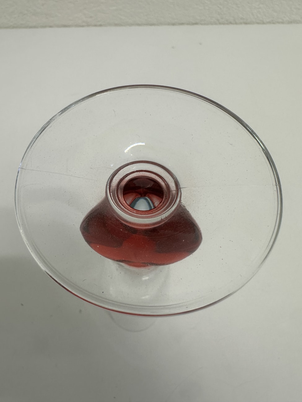 Sektgläser mit rotem Herz im Fuss aus Glas