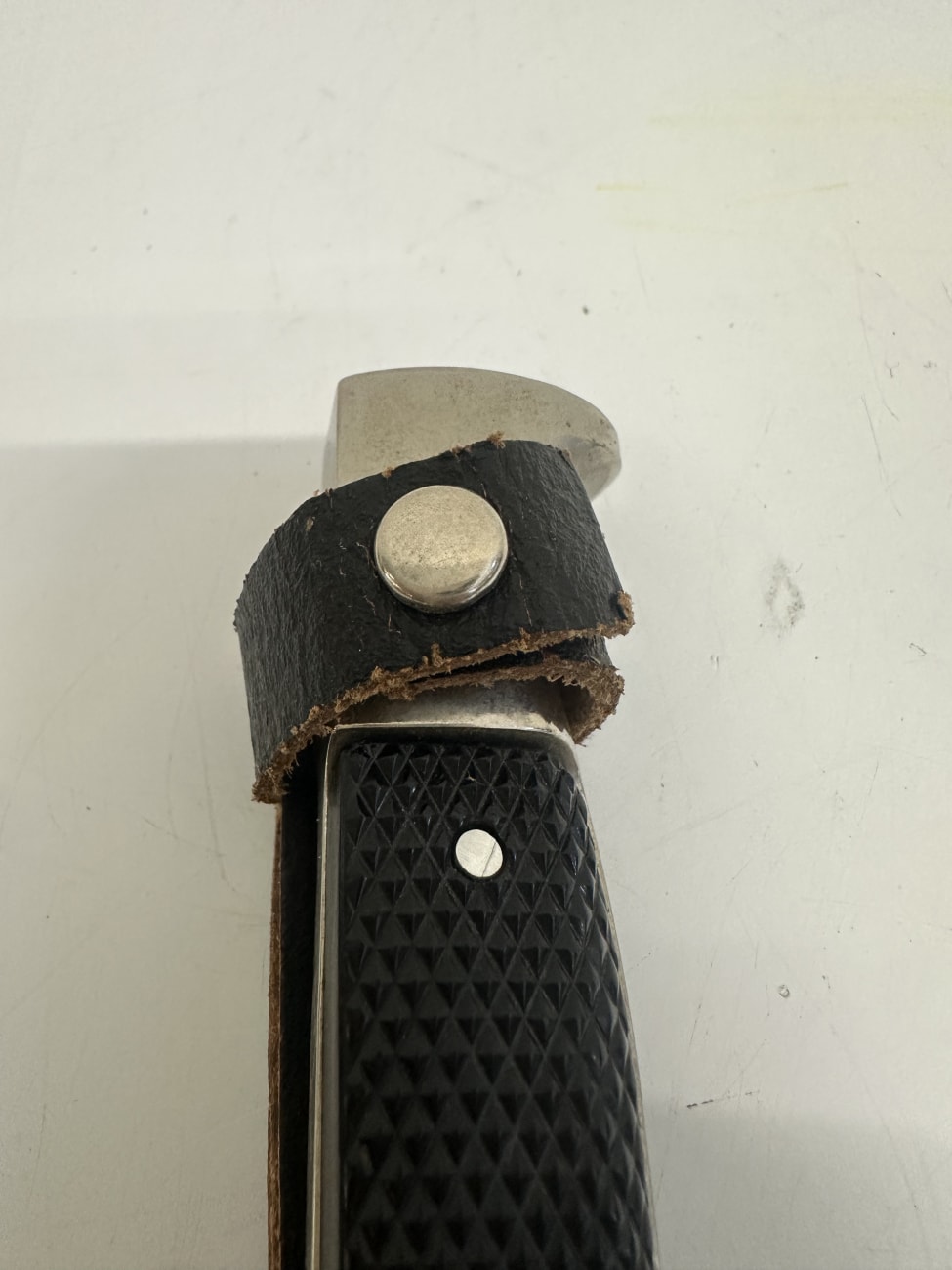 Outdoor Messer mit Kunststoffgriff und Scheide schwarz