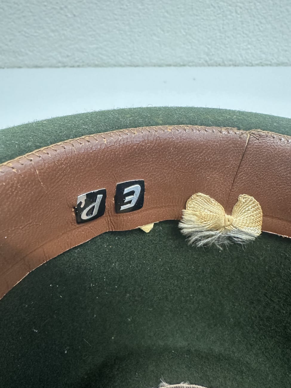 Vintage Filzhut dunkelgrün mit geflochtenem Band Kirsten-Bieri