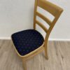 Vintage Esszimmerstuhl mit blau gepolsterter Sitzfläche