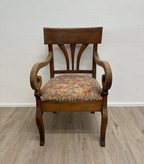 Vintage Armstuhl mit floraler Polsterung aus Holz