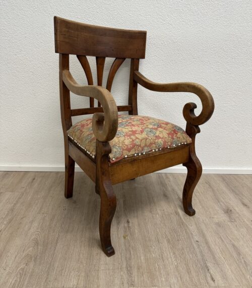 Vintage Armstuhl mit floraler Polsterung aus Holz