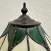 Vintage Tiffany Tischlampe mit floralem Glasschirm