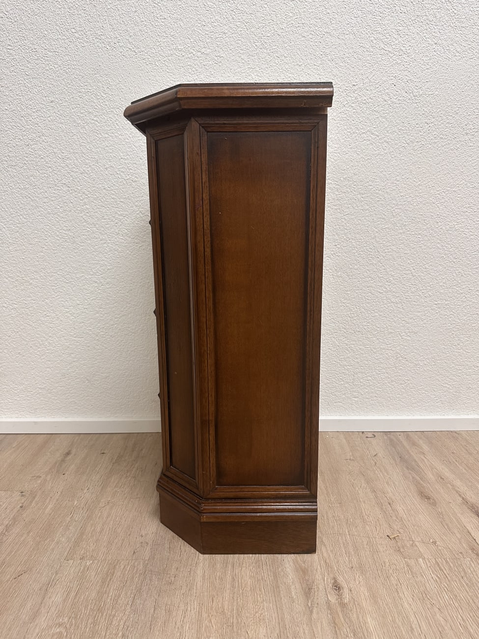 Vintage Nachtschrank mit sechseckiger Form aus Holz