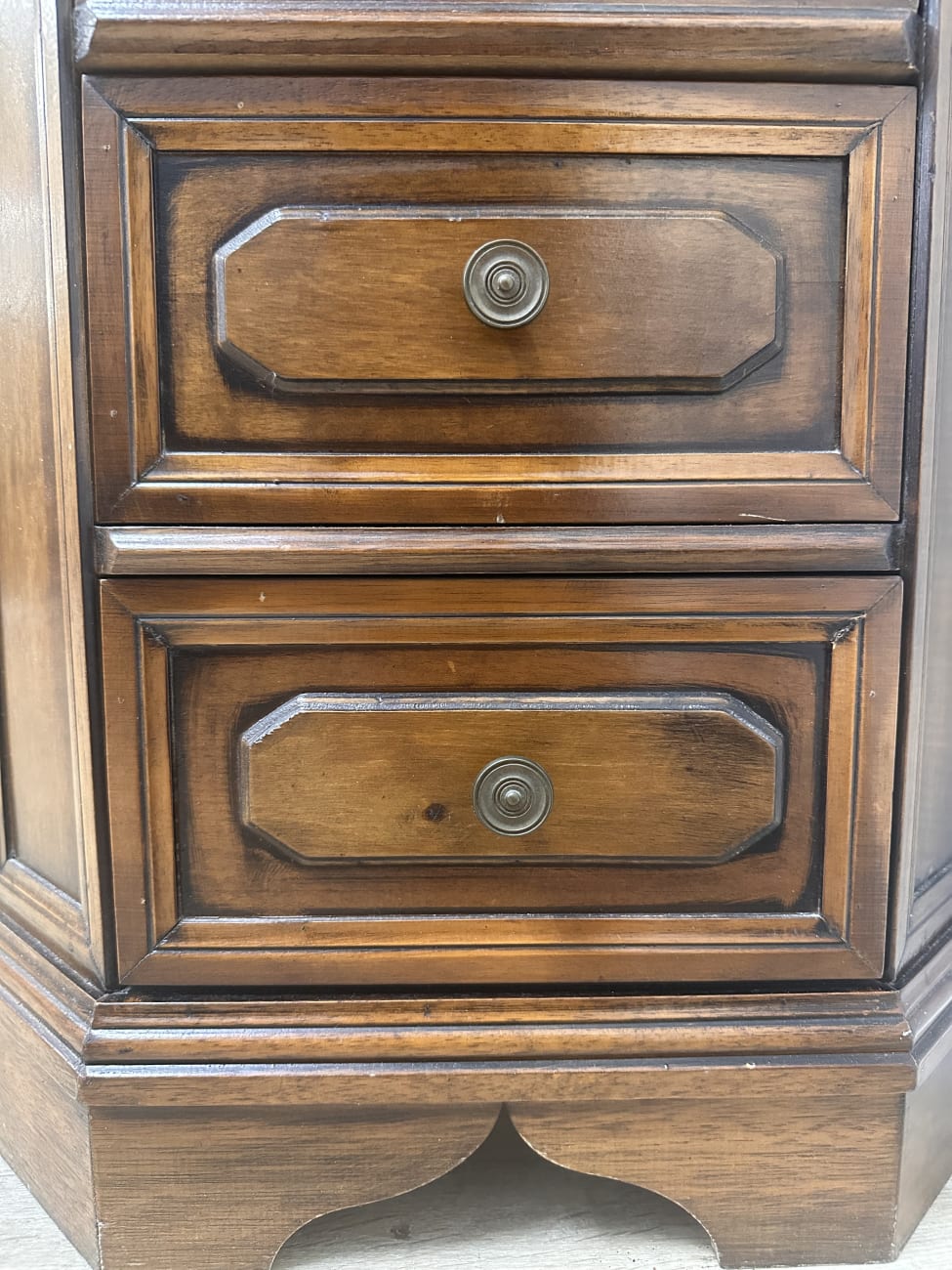 Vintage Nachtschrank mit sechseckiger Form aus Holz