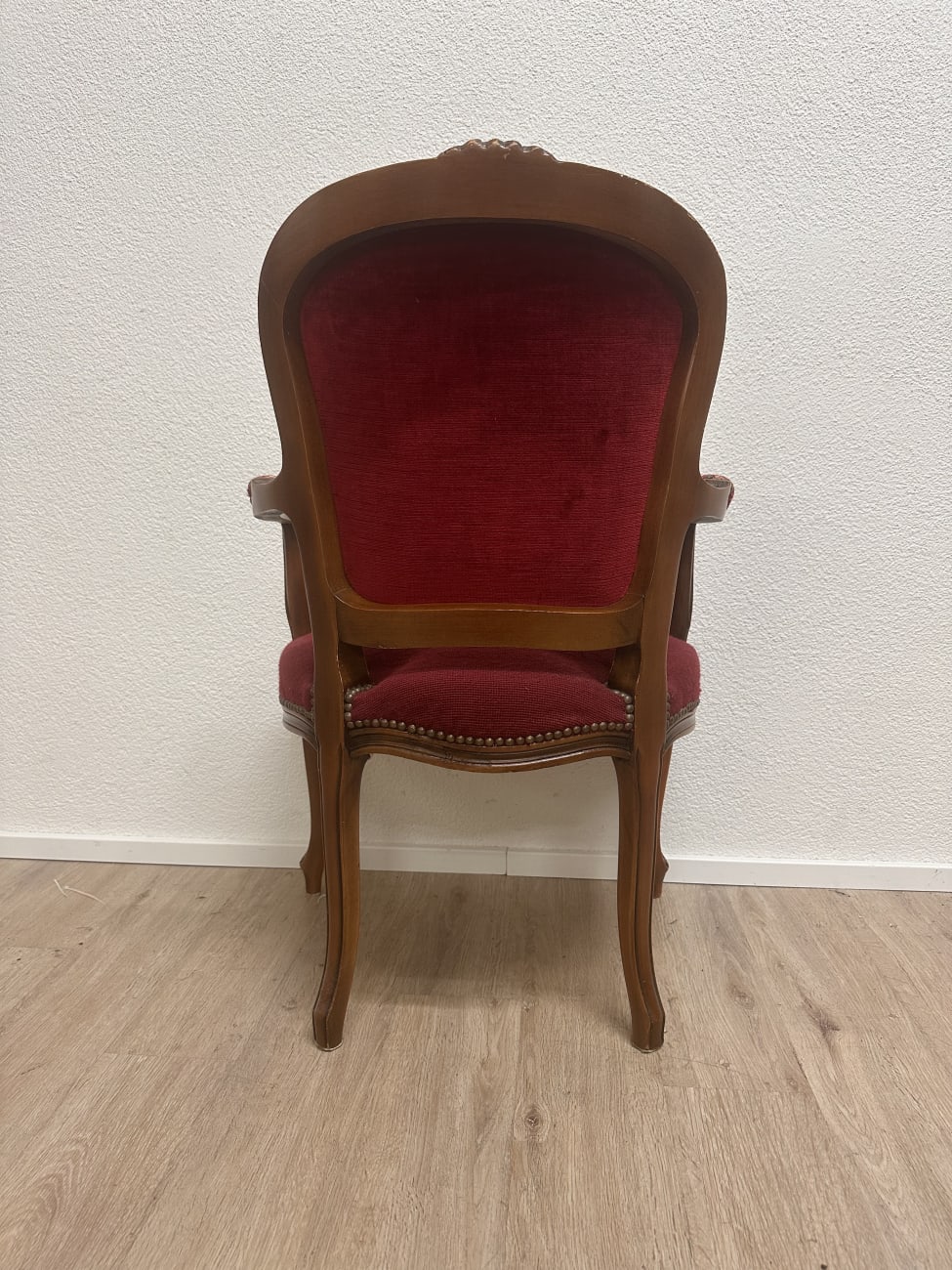 Vintage Wohnesessel mit floraler Polsterung in Rot