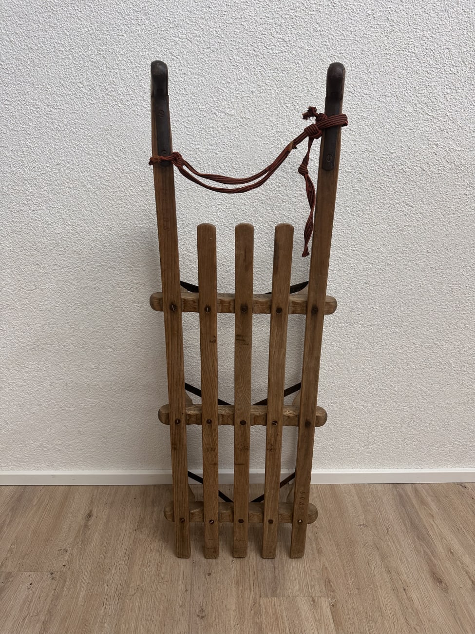 Vintage Davos Holzschlitten mit Metallkufen