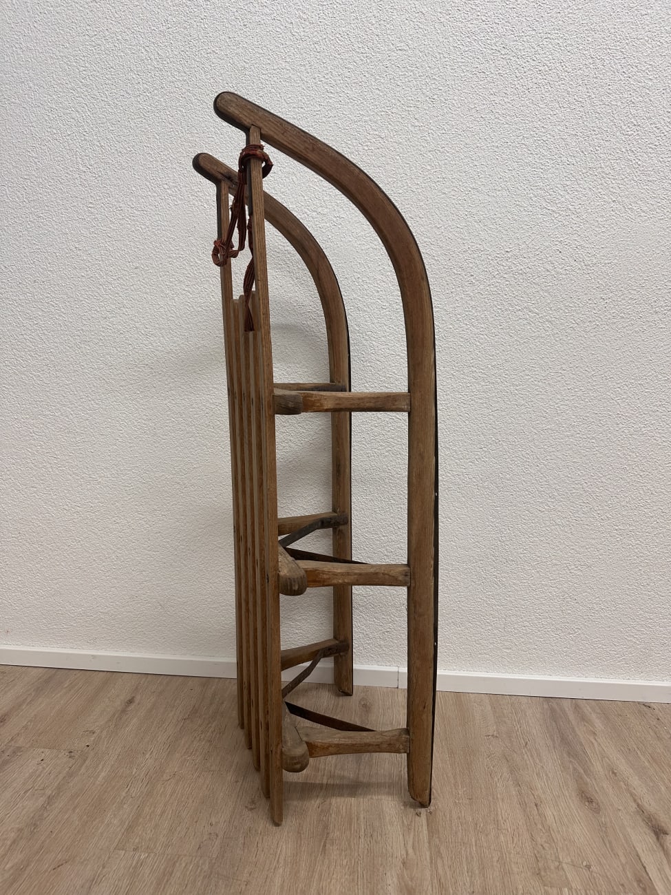 Vintage Davos Holzschlitten mit Metallkufen