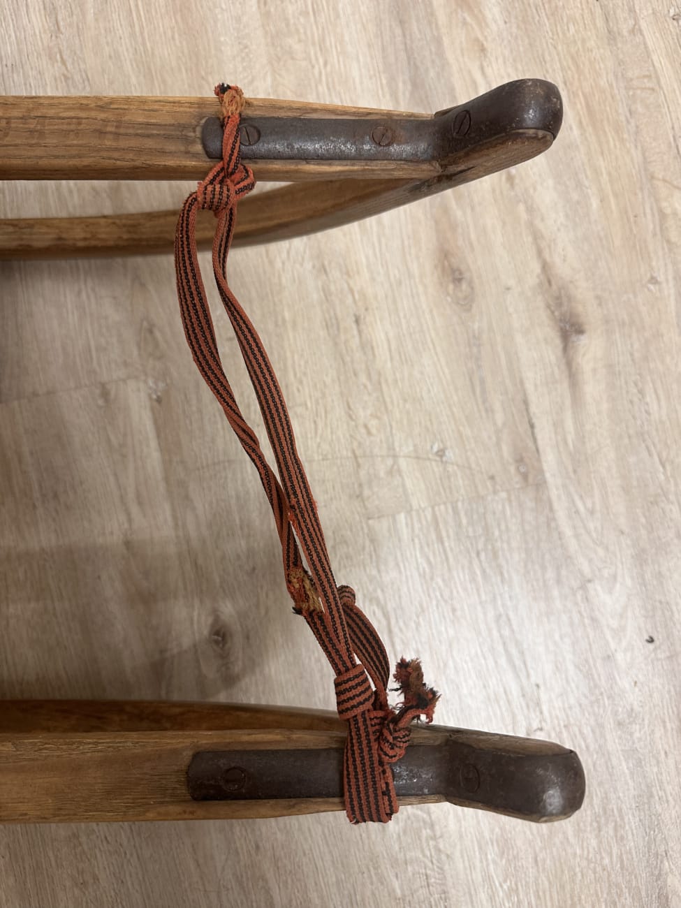 Vintage Davos Holzschlitten mit Metallkufen