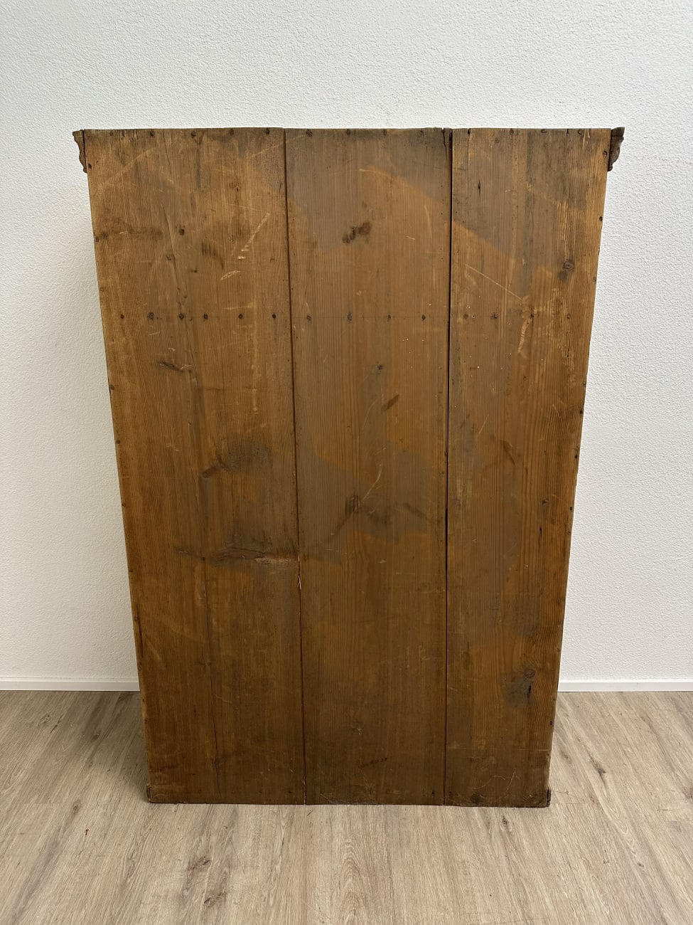 Vintage Kleiderschrank aus Massivholz im Landhausstil