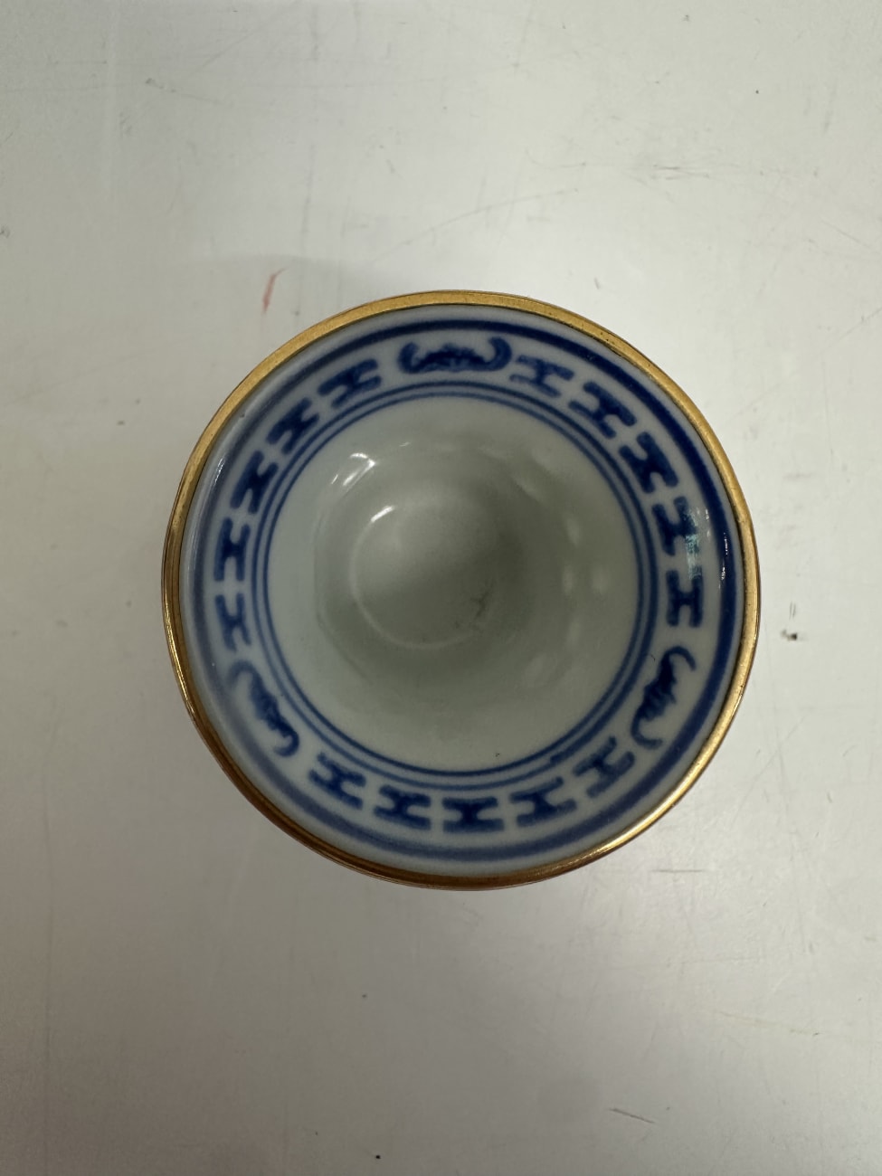 Vintage Teeservice mit Goldrand und floralem Dekor