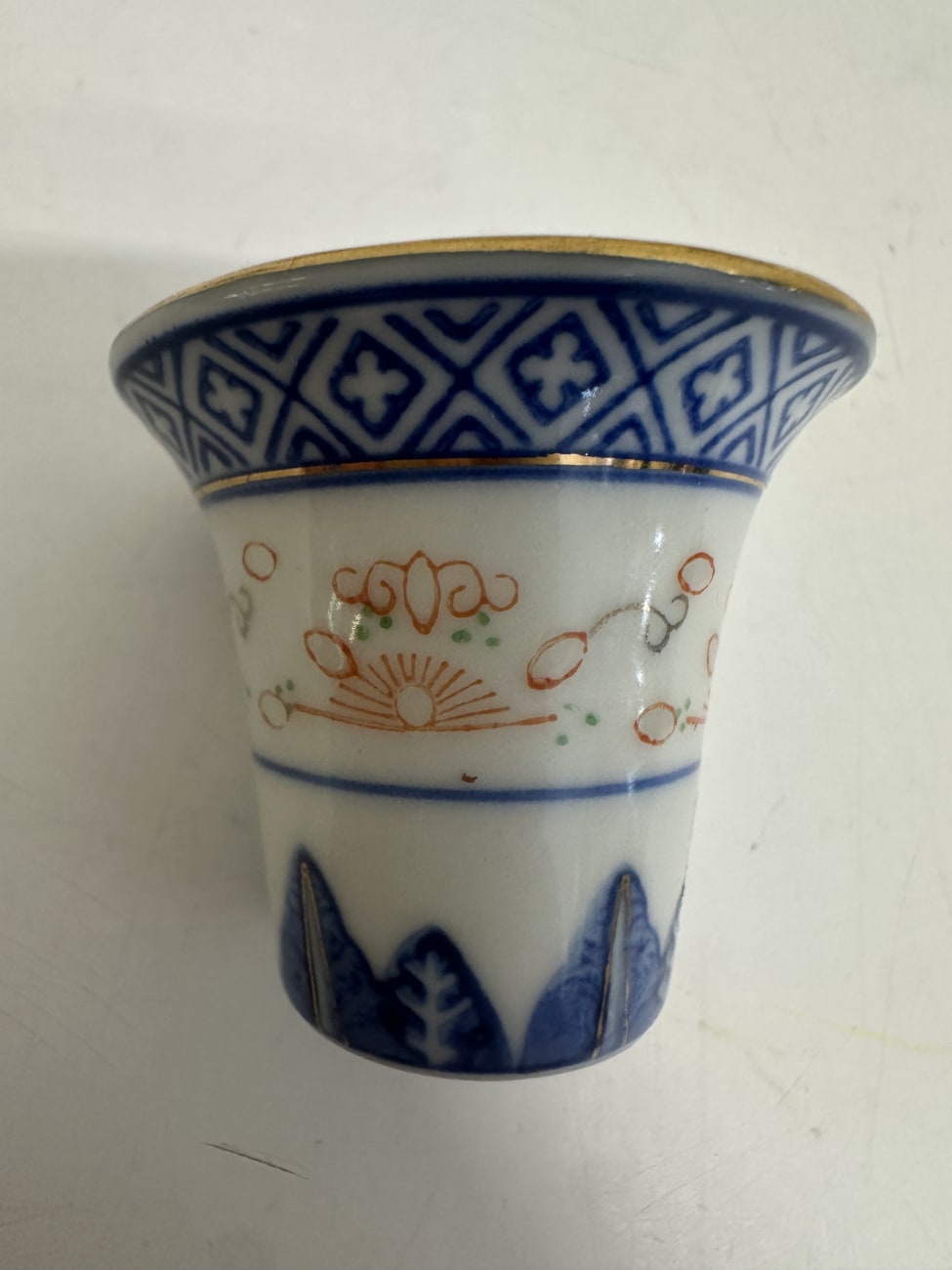 Vintage Teeservice mit Goldrand und floralem Dekor