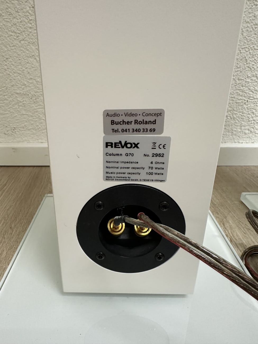 Revox Standlautsprecher weiss auf Sockel modern
