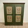 Vintage Vitrine mit floralen Mustern in Dunkelgrün