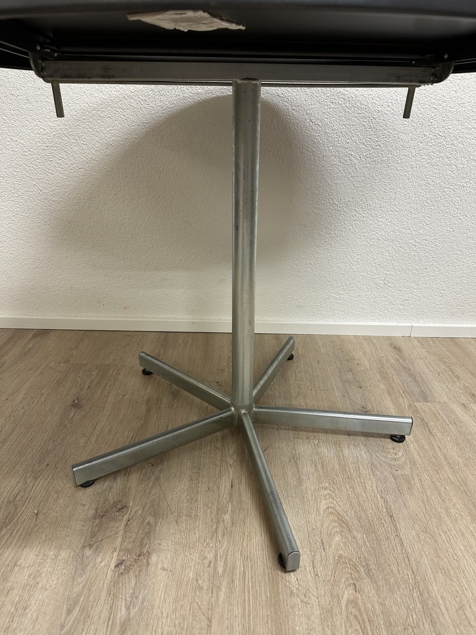 Vintage runder Esstisch Schaffner schwarz mit Metallfuss