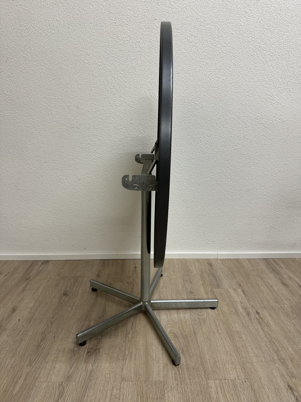 Vintage runder Esstisch Schaffner schwarz mit Metallfuss