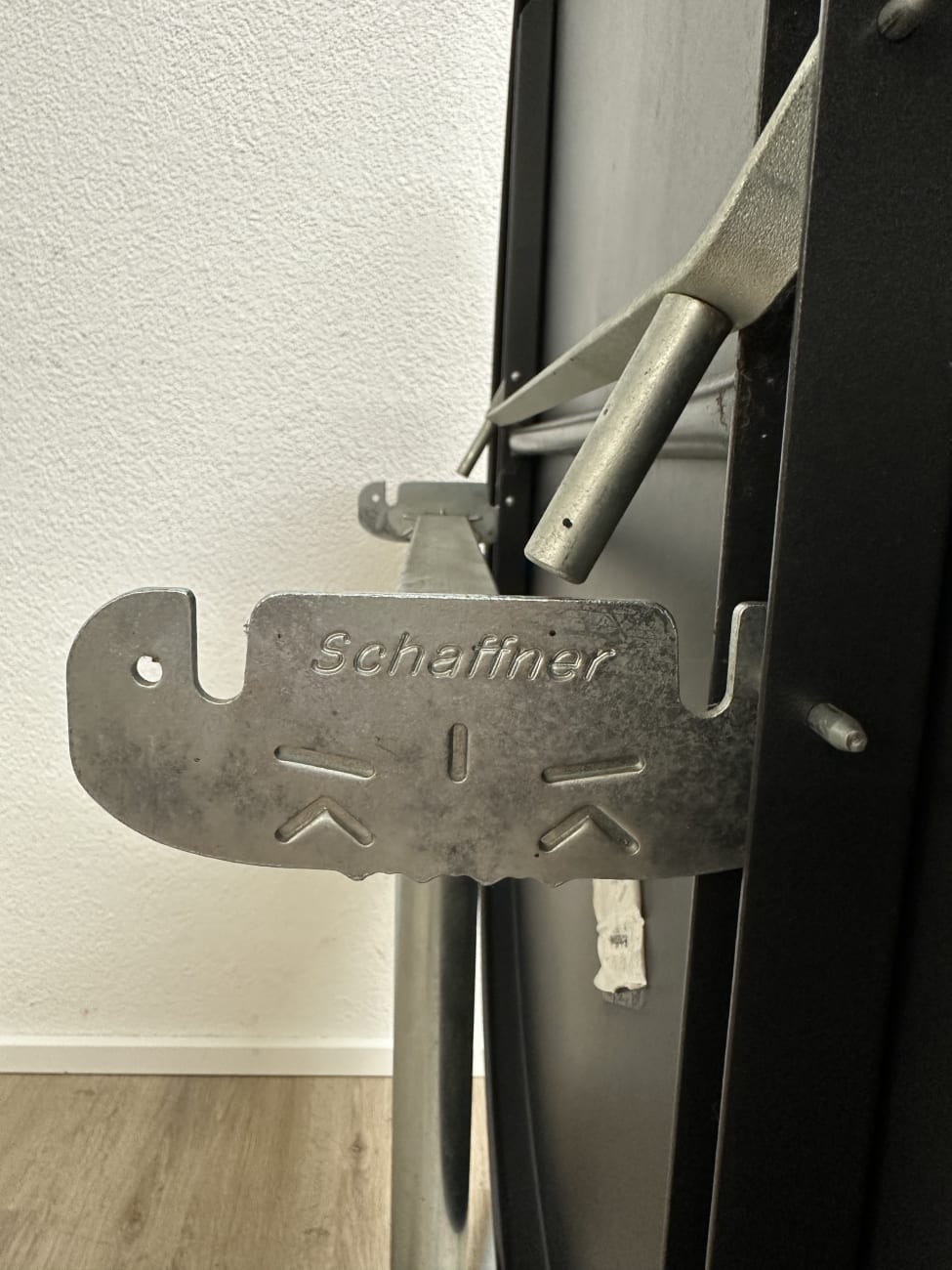 Vintage runder Esstisch Schaffner schwarz mit Metallfuss