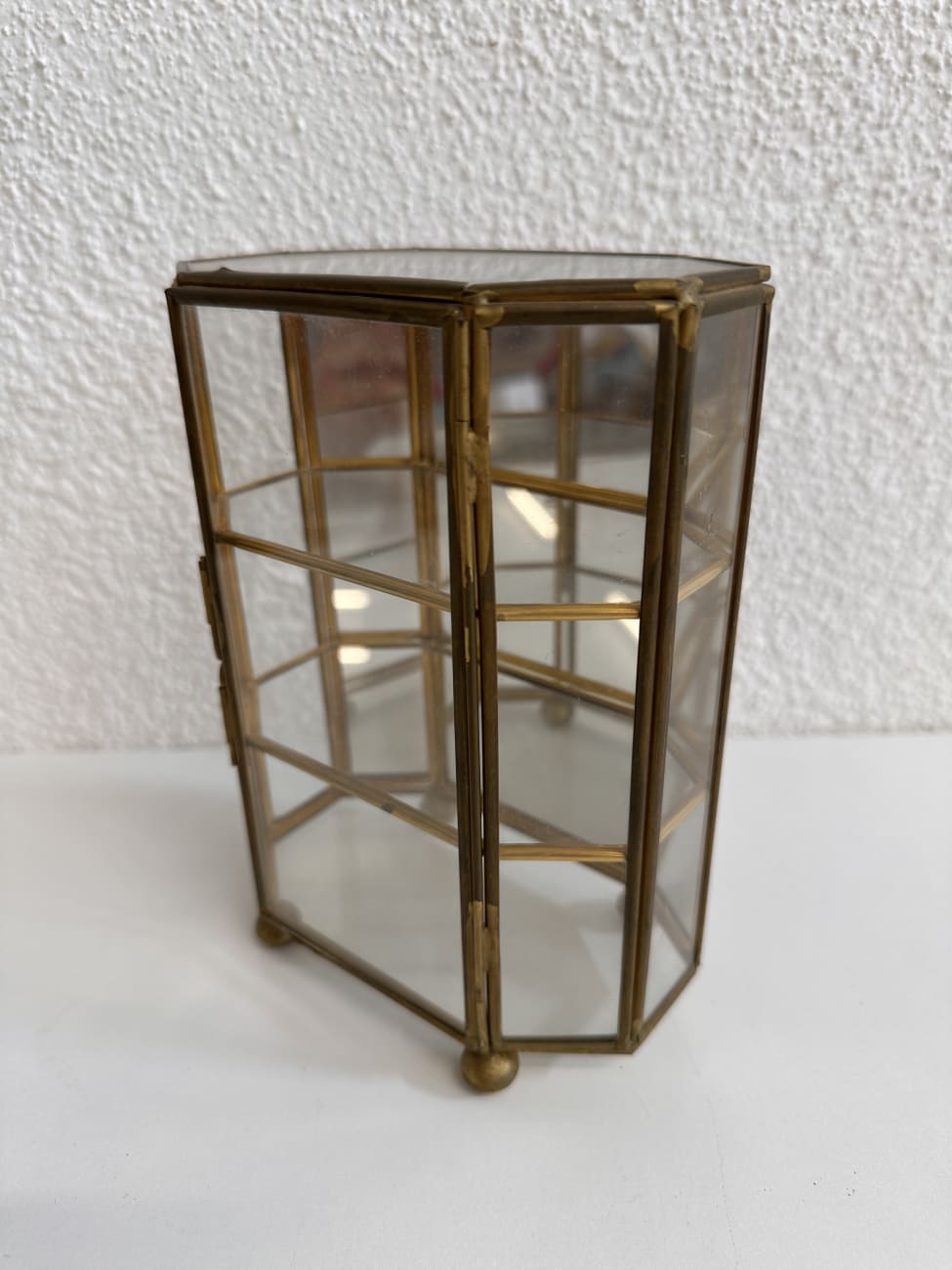 Vintage Glasvitrine achteckig mit Goldoptik