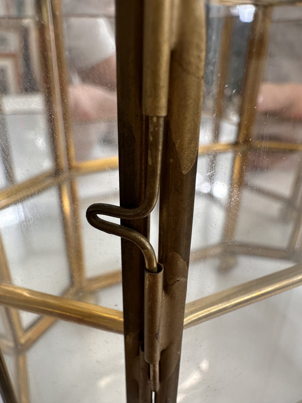 Vintage Glasvitrine achteckig mit Goldoptik