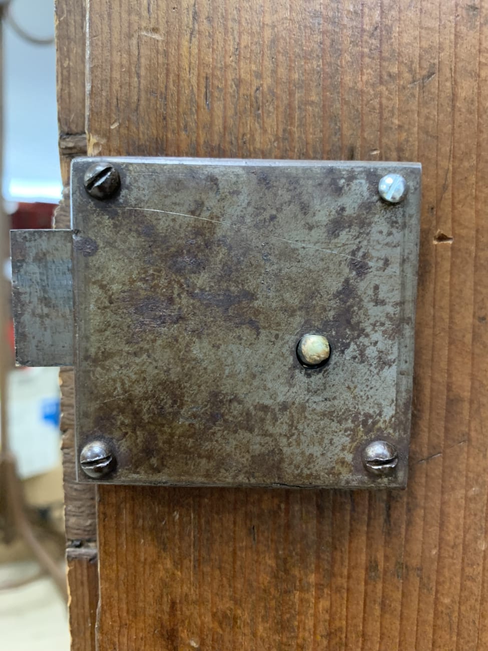 Vintage Wandschrank aus Holz mit offener Regalfläche