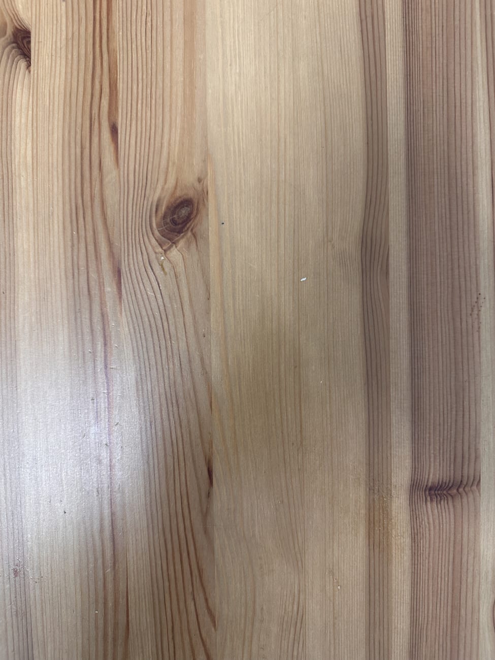 Quadratischer Holztisch mit weissen Beinen 75 x 75 cm
