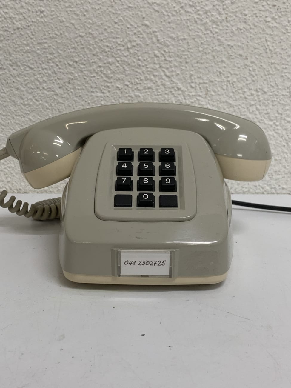 Vintage Tischtelefon in Beige mit Tastatur