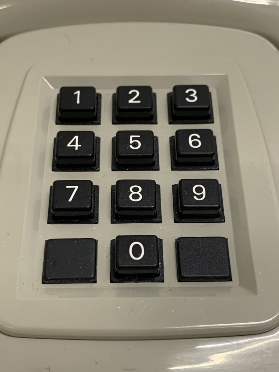 Vintage Tischtelefon in Beige mit Tastatur