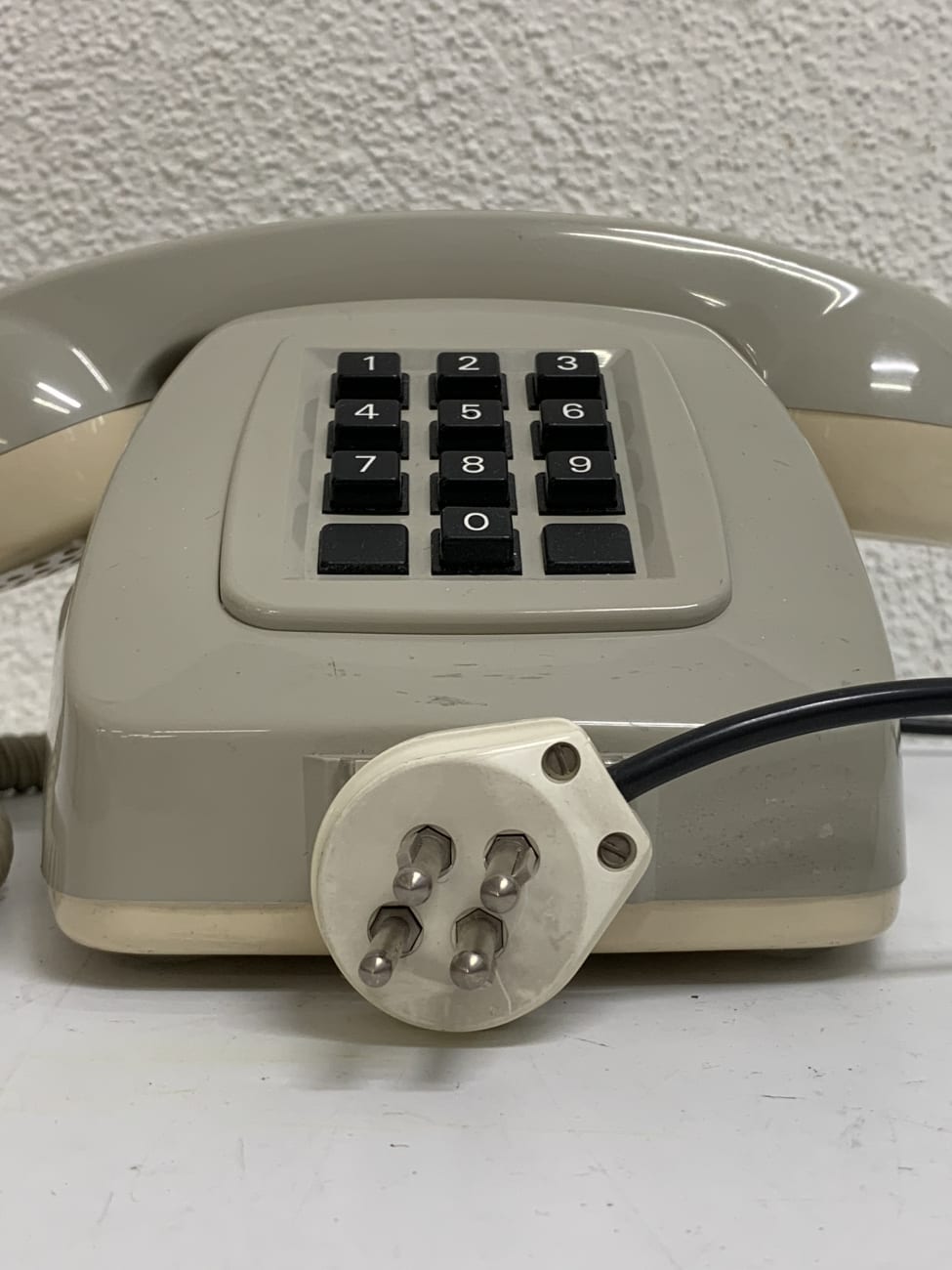 Vintage Tischtelefon in Beige mit Tastatur