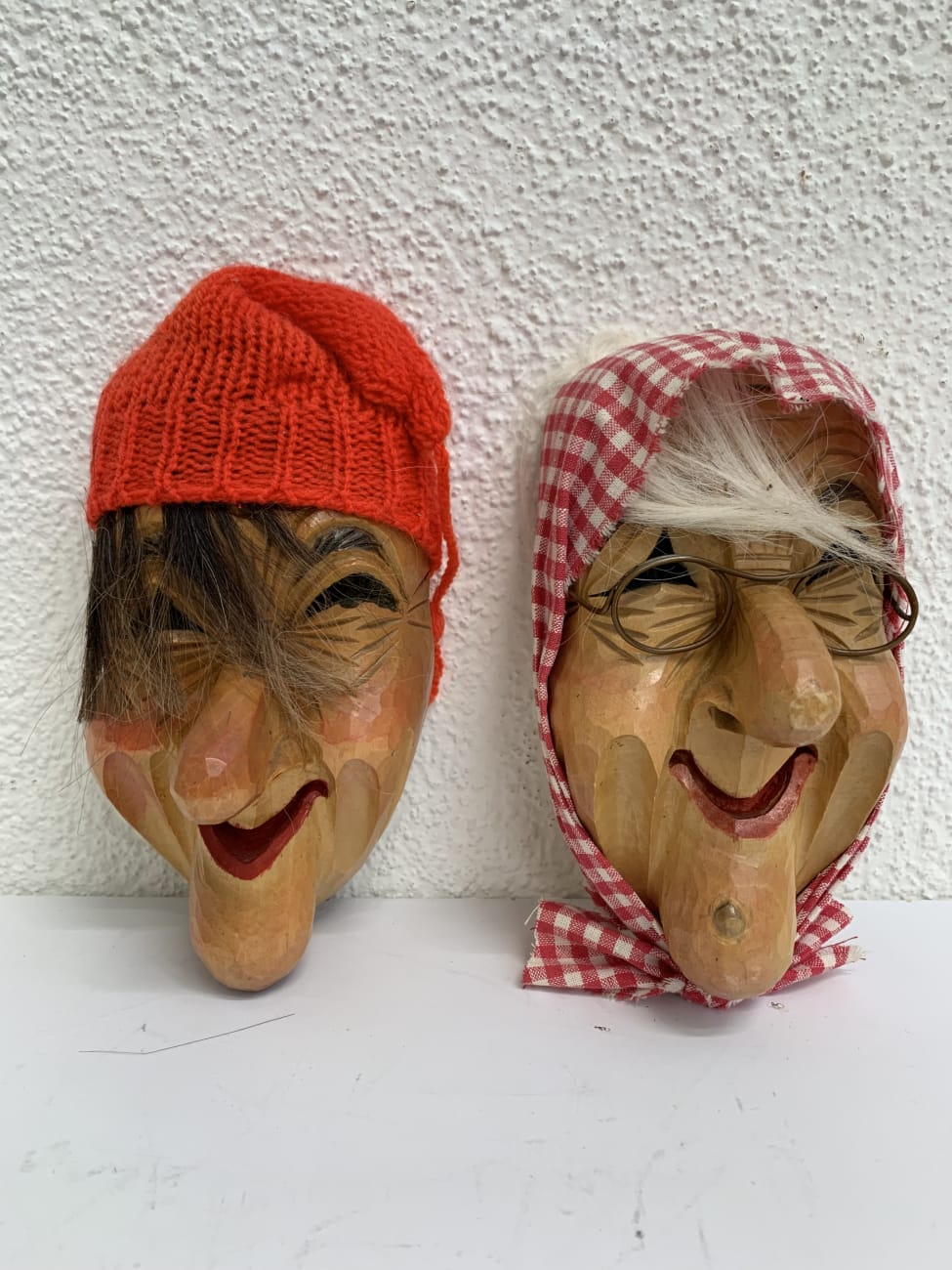 Holz Dekofiguren Kopfpaare mit Mütze und Tuch handgeschnitzt