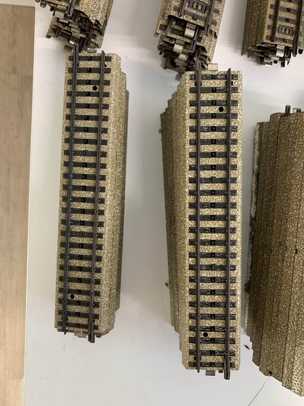 Märklin Modelleisenbahn Schienen-Set mit Tunnel und Trafo