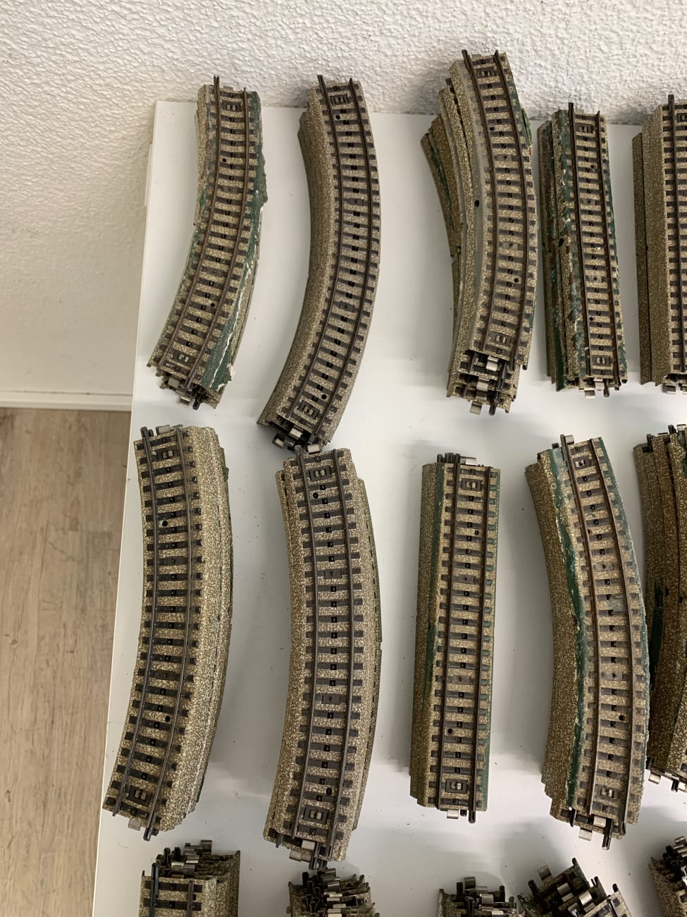 Märklin Modelleisenbahn Schienen-Set mit Tunnel und Trafo