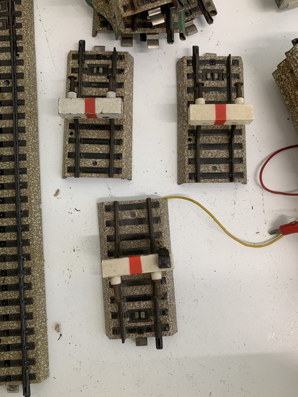 Märklin Modelleisenbahn Schienen-Set mit Tunnel und Trafo